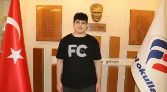 Efe Kaya Çağlar, YKS Yabancı Dil Testi'nde Türkiye 10'uncusu Oldu