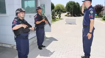 Yalova'da Temizlik İşçisine Temsili Askerlik Ziyafeti