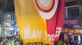 Fenerbahçe Taraftarlarının Galatasaray Bayraklarına Saldırısı