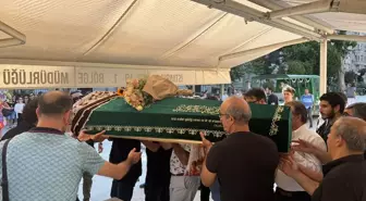 Türk Edebiyatının Çınarı Pınar Kür Son Yolculuğuna Uğurlandı