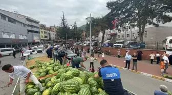 Yenice Belediye Başkanı'ndan Vatandaşlara Ücretsiz Karpuz İkramı