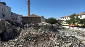 Cevizli Çarşı'nın Batı Blokları Yıkıldı