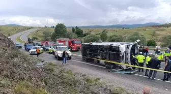 Cenaze Töreninden Dönüşte Midibüs Devrildi: 2 Ölü, 15 Yaralı