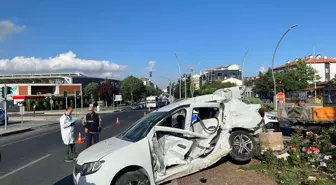 Yozgat'ta Minibüs ve Otomobil Çarpıştı: 1 Ölü, 2 Yaralı