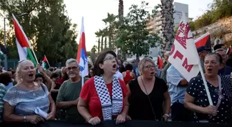 İsrail Yolcu Gemisi, Pire Limanı'nda Protesto Edildi