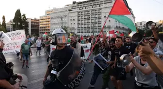 Atina'da Filistin'e Destek Gösterisi: Gazze'deki Açlık Protesto Edildi