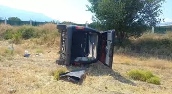 Manisa'da Hafif Ticari Araç Devrildi: 1 Yaralı