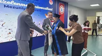 Zonguldak'ta 60+ Tazelenme Üniversitesi'nden İlk Mezunlar