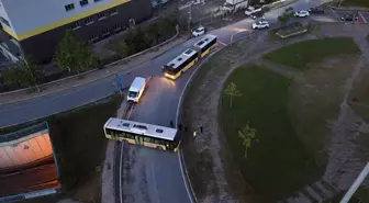 İstanbul'da Freni Boşalan İETT Otobüsü Kaza Yaptı
