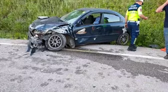 Bursa İnegöl'de Kafa Kafaya Çarpışma: 3 Yaralı