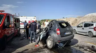 Elazığ'da TIR ile otomobil çarpıştı: 1 ölü, 2 ağır yaralı
