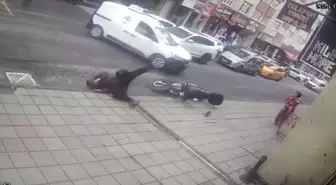 Çorlu'da Motosiklet ile Hafif Ticari Araç Çarpıştı: 1 Yaralı