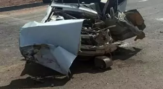 Şanlıurfa'da Kamyon ile Otomobil Çarpıştı: 1 Ölü, 3 Yaralı