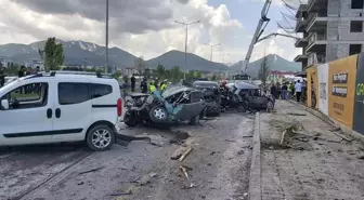 Erzurum'da Kontrolden Çıkan Mikser, 8 Aracı Hurdaya Çevirdi