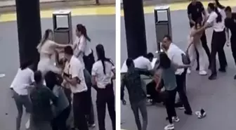 Kadınlar arasında AVM önünde tekme tokat kavga
