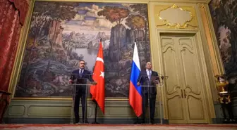 Rusya Dışişleri Bakanı Lavrov: 'Avrupa, yeniden Nazi bayrağı benimsedi'