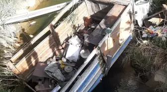 Van'da Kamyonet Su Kanalına Uçtu: Sürücü Yaralandı