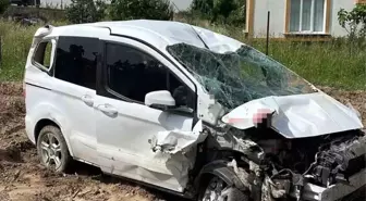Batman'da Kamyonet Devrildi: 2 Yaralı