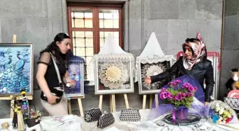 Pasinler Halk Eğitim Merkezi'nin Yıl Sonu Sergisi Çifte Minareli Medrese'de Açıldı