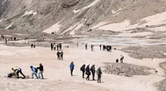 Hakkari'de 20 Bin Yıllık Buzullara İlgi Artıyor
