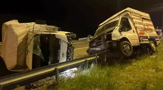 Kars'ta Kamyonet Çarpışması: 3 Yaralı, 1 Hayvan Telef