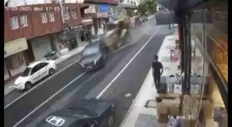 Hatay'da Kepçe Trafik Kazası: Park Halinde 4 Araca Çarptı