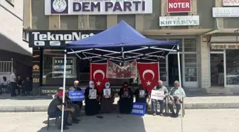 Evlat Nöbeti Süren Ailelerden 'Teslim Ol' Çağrısı