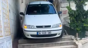Navigasyona aldandı, merdivenlerde mahsur kaldı