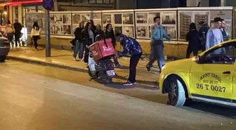 Eskişehir'de Motosikletli Kurye Kaza Geçirdi