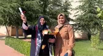 55 Yaşında Tarih Bölümünden Mezun Olmanın Gururunu Yaşadı