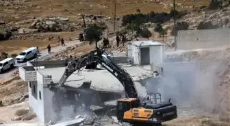 İsrail Güçleri Yatta'da Filistinlilere Ait Evi Yıktı