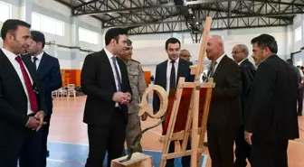 Çatak'ta Hayat Boyu Öğrenme Haftası Etkinlikleri Kapsamında Sergi Düzenlendi