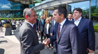 CHP Genel Başkanı Özgür Özel, TİSK Başkanı ile Asgari Ücret Üzerine Görüştü