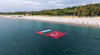 İHH Antalya Şubesi, Mavi Marmara şehitlerini anmak için denizde Türk ve Filistin bayrakları açtı