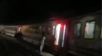 Erzincan'da Heyelan, Doğu Ekspresini Geri Götürdü