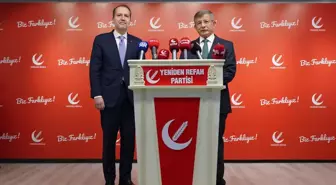 Erbakan ve Davutoğlu'ndan Yeni Anayasa ve İnfaz Düzenlemeleri Üzerine Önemli Açıklamalar