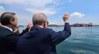 İstanbul Boğazı'nda tarihi an! Cumhurbaşkanı Erdoğan, 'Osman Gazi'yi Karadeniz'e uğurladı