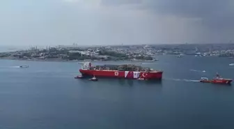İstanbul Boğazı'nda tarihi görüntüler! Geçişi 11 saat sürecek