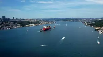 Osman Gazi Doğalgaz Platformu İstanbul Boğazı'ndan Karadeniz'e Geçiş Yaptı