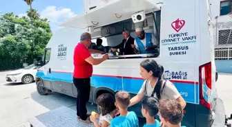 Mersin'de Öğrencilere Dondurma İkramı