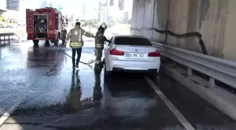 Ataşehir'de Lüks Otomobil Alev Alev Yandı