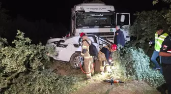Bursa'da TIR ile Çarpışan Otomobilin Sürücüsü Hayatını Kaybetti