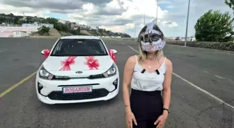 Kadın Boşanma Kutlamasını Araba Turu ile Yaptı