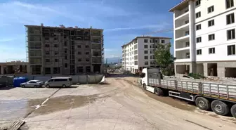 Kocaeli'de İnşaatta Fenalaşan İşçi Vinçle İndirildi