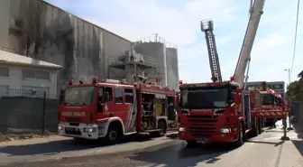 Tuzla'da Fabrikada Yangın: İtfaiye Ekipleri Olay Yerinde