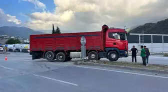 Osmaniye'de Kamyonet ile Otomobil Çarpıştı: 1 Yaralı