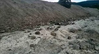 Karabük'te Heyelan Yol Ulaşımını Kapattı