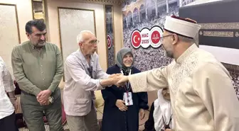 Mekke'de 98 Yaşındaki Cennet Teyze ile 12 Yaşındaki İkizler Hacda Buluştu
