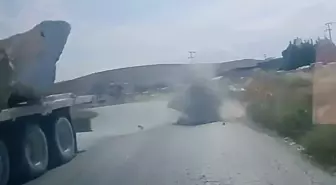 Kamyonun Kasa İçi Mermer Blok Yola Düştü: Şanslı Kurtuluş