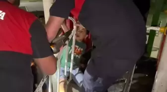 Şanlıurfa'da Çocuk Parkta Ayağı Sıkıştı, İtfaiye Kurtardı